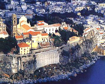 http://www.palermoweb.com/cittadelsole/sicilytour/immagini/lipari15.jpg